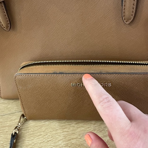 MICHAEL KORS BAG AND LARGE WALLET- BROWN - Picture 7 of 9